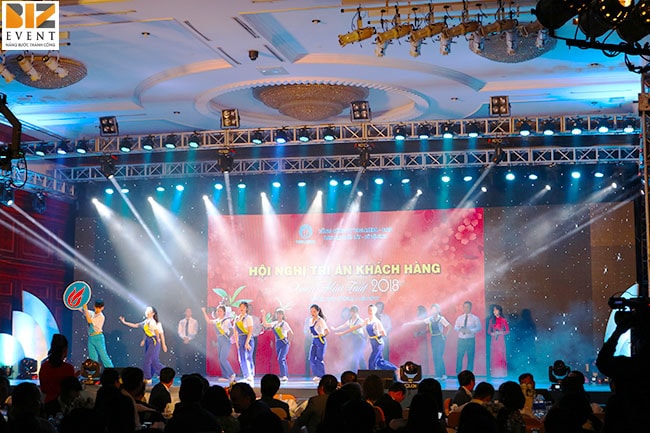 Sân khấu hội nghị tri ân khách hàng