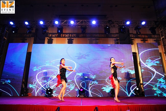 Giá thuê đèn moving head beam